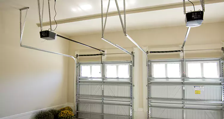 Residential Emergency Garage Door Repair in Warrington, FL