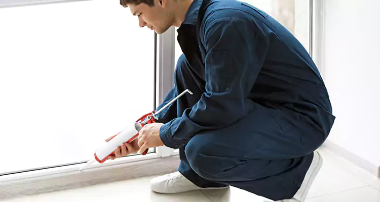 Window Glass Caulk Repair in Warrington, FL