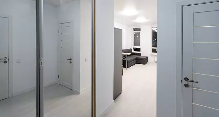 Modern Mirrored Closet Doors Repair in Warrington, FL